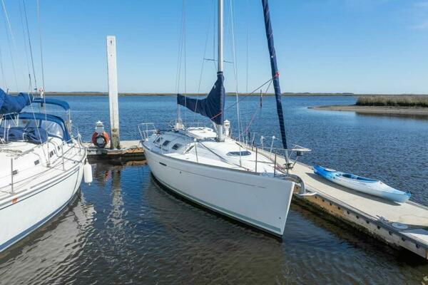 MARIANDL 33ft Beneteau Yacht For Sale