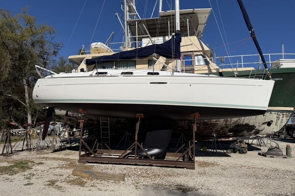 MARIANDL 33ft Beneteau Yacht For Sale