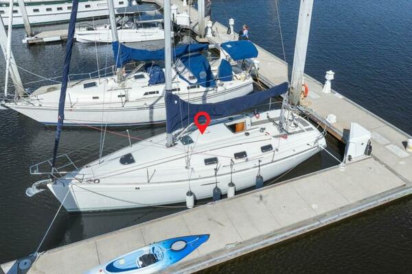MARIANDL 33ft Beneteau Yacht For Sale
