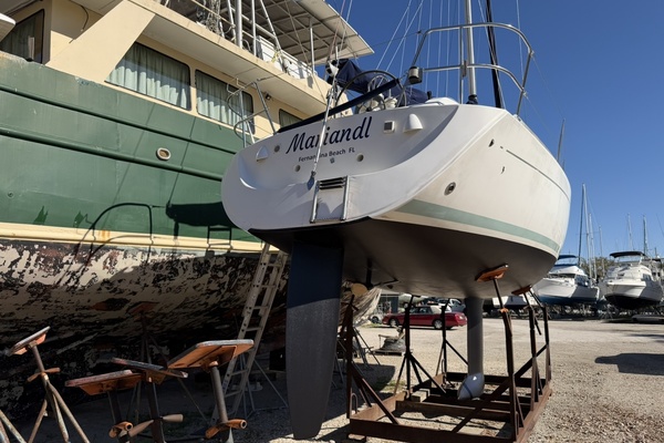 MARIANDL 33ft Beneteau Yacht For Sale