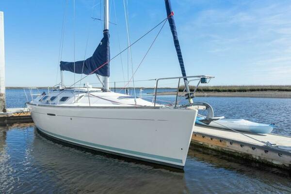 MARIANDL 33ft Beneteau Yacht For Sale