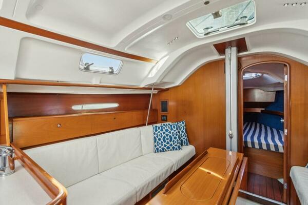 MARIANDL 33ft Beneteau Yacht For Sale