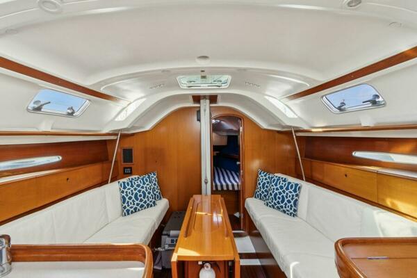 MARIANDL 33ft Beneteau Yacht For Sale