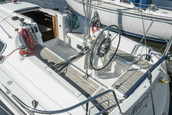 MARIANDL 33ft Beneteau Yacht For Sale