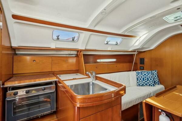 MARIANDL 33ft Beneteau Yacht For Sale
