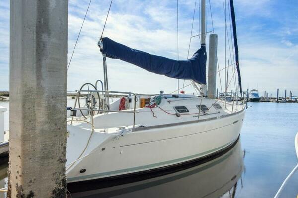 MARIANDL 33ft Beneteau Yacht For Sale