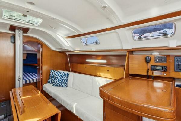 MARIANDL 33ft Beneteau Yacht For Sale