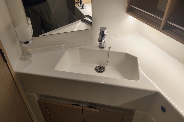 LOWE TIDE 30ft Beneteau Yacht For Sale