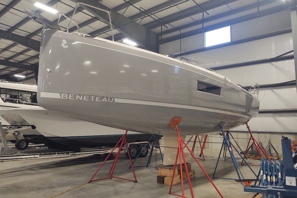 LOWE TIDE 30ft Beneteau Yacht For Sale