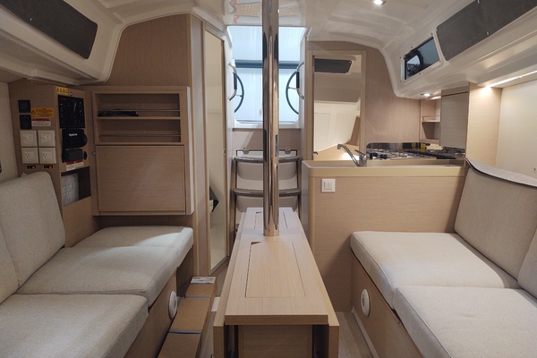 LOWE TIDE 30ft Beneteau Yacht For Sale