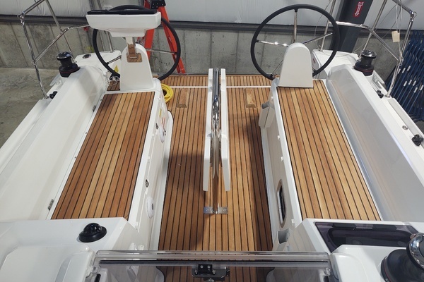 Photo of the 2024 Beneteau Oceanis 30.1 "LOWE TIDE"