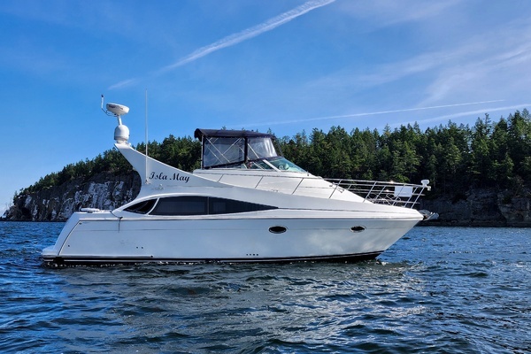 Photo of the 2007 Carver 36 Mariner "Isla May"