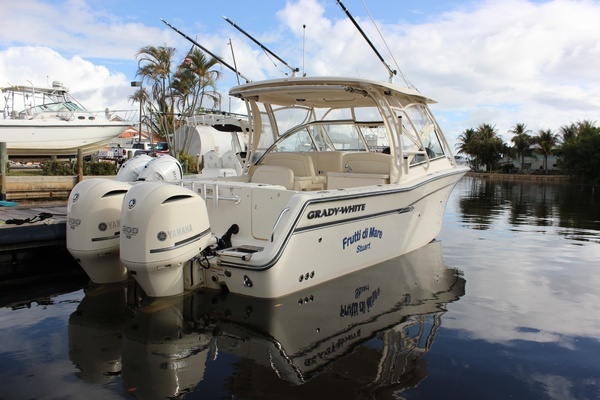 Photo of the 2019 Grady-White 