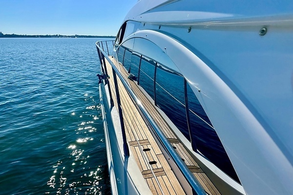 2011 Azimut 53