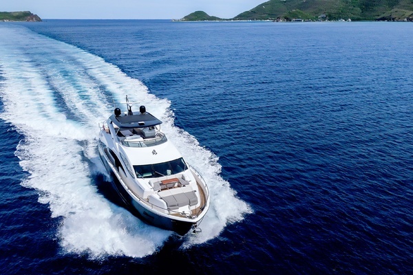 Photo of the 2017 Sunseeker 86 Yacht "Synergy"