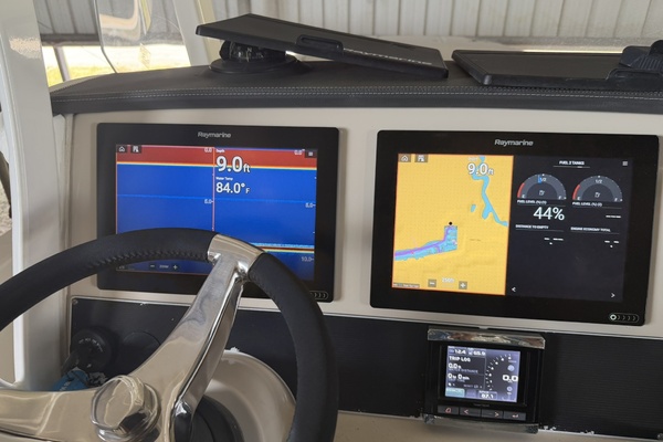 27ft Boston Whaler Yacht For Sale