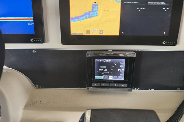 27ft Boston Whaler Yacht For Sale