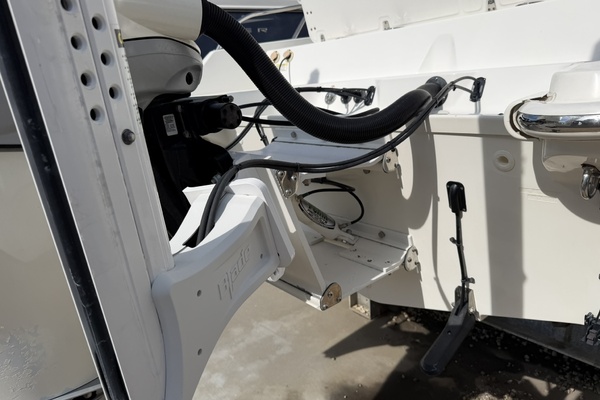 27ft Boston Whaler Yacht For Sale