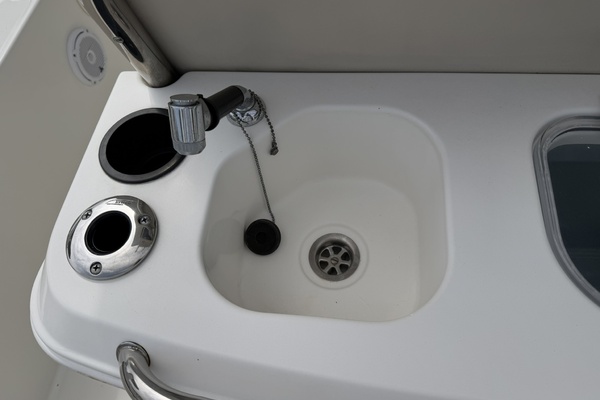 27ft Boston Whaler Yacht For Sale