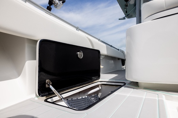 30ft SeaHunter Yacht For Sale