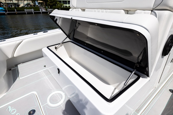 30ft SeaHunter Yacht For Sale