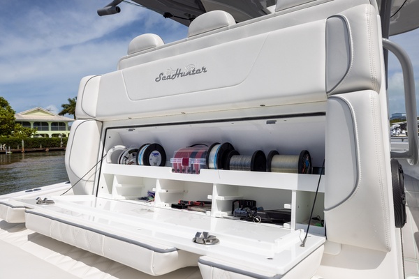 30ft SeaHunter Yacht For Sale