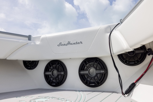 30ft SeaHunter Yacht For Sale