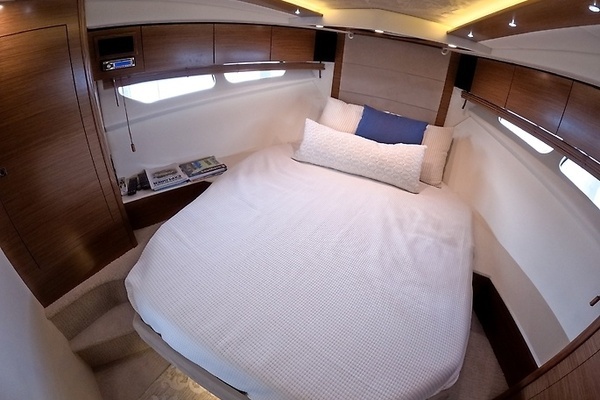 2016 Cruisers Yachts 45