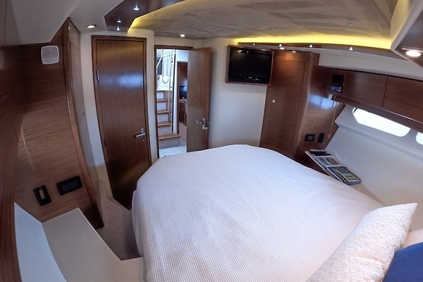 2016 Cruisers Yachts 45