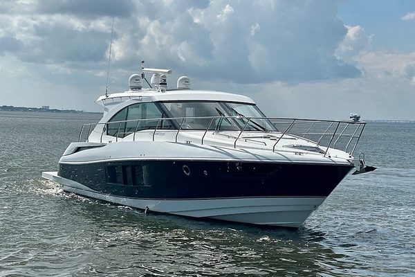 2016 Cruisers Yachts 45