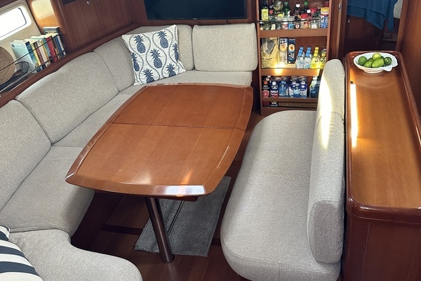 Photo of the 2006 Beneteau 523 "Roxxy"