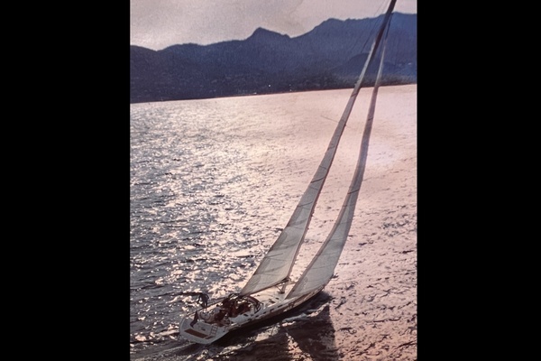 Photo of the 2006 Beneteau 523 "Roxxy"