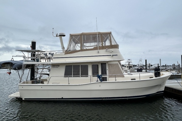 Photo of the 2005 Mainship 400 "Sol Mate"