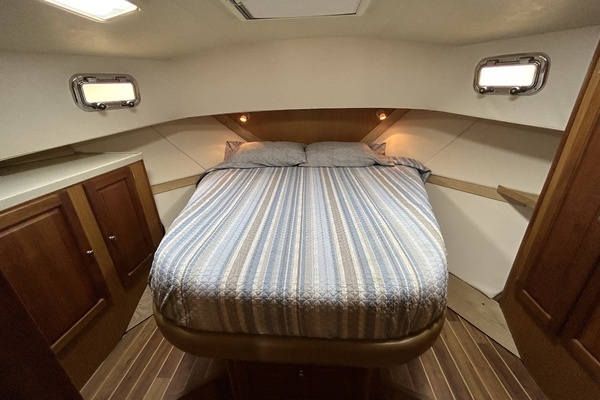 2005 Mainship 40