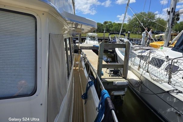 2005 Mainship 40