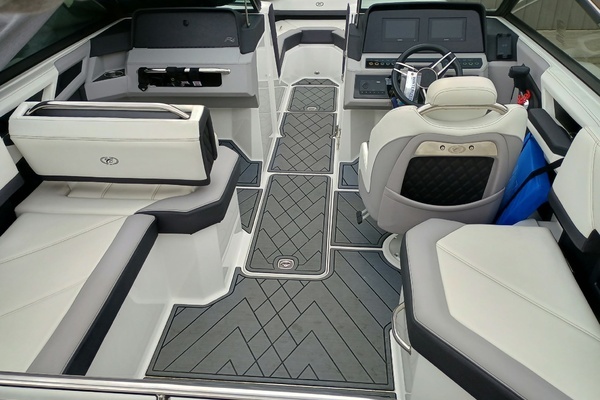 Photo of the 2022 Cobalt R4