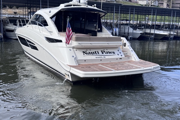 Photo of the 2015 Sea Ray 510 SUNDANCER