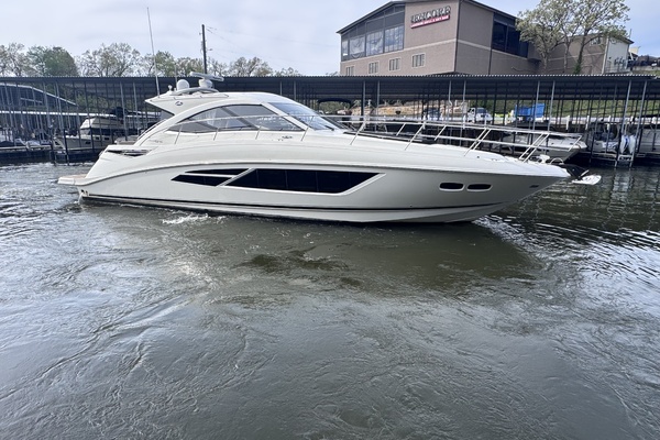 Photo of the 2015 Sea Ray 510 SUNDANCER
