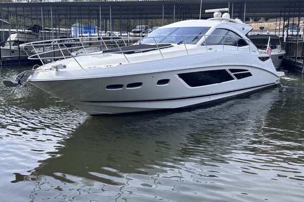 Photo of the 2015 Sea Ray 510 SUNDANCER