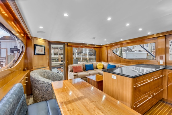 Brenda s III 55ft Hatteras Yacht For Sale
