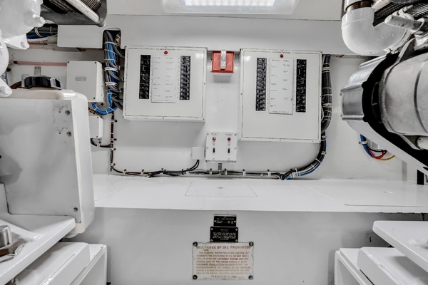 Brenda s III 55ft Hatteras Yacht For Sale