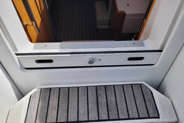 Lifeline 44ft Jeanneau Yacht For Sale