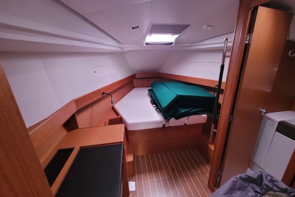 Lifeline 44ft Jeanneau Yacht For Sale