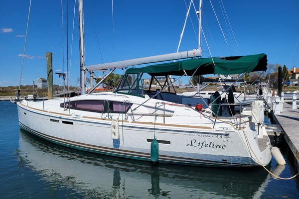 Lifeline 44ft Jeanneau Yacht For Sale