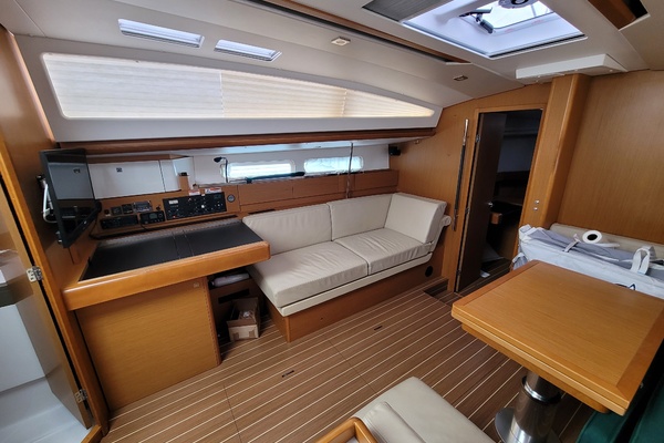 Lifeline 44ft Jeanneau Yacht For Sale
