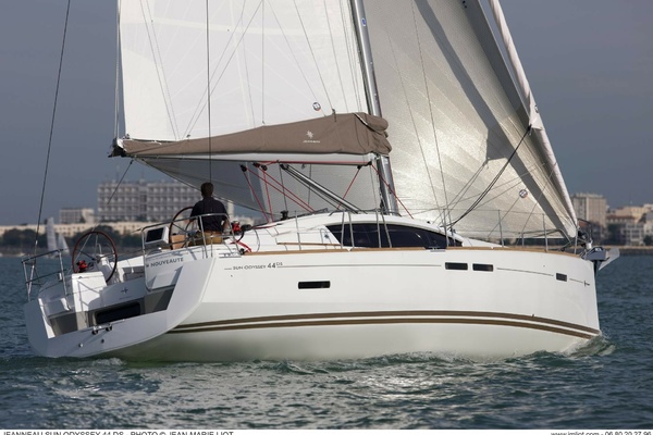 Lifeline 44ft Jeanneau Yacht For Sale