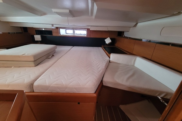 Lifeline 44ft Jeanneau Yacht For Sale