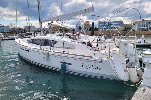 Photo of the 2017 Jeanneau Sun Odyssey 44 DS "Lifeline"
