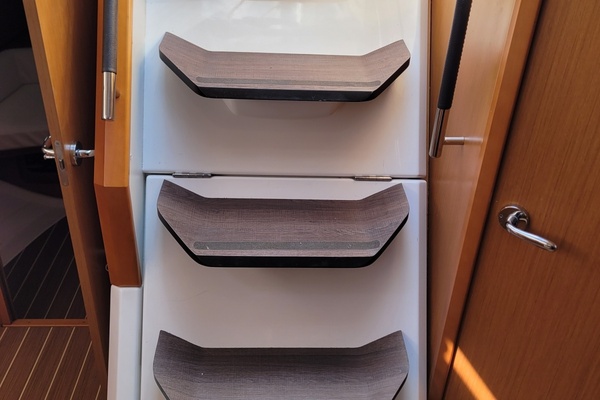 Lifeline 44ft Jeanneau Yacht For Sale