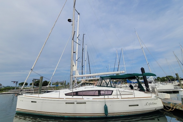 Lifeline 44ft Jeanneau Yacht For Sale